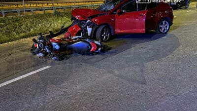 Bir motosiklet surucusu ile bir otomobil kafa kafaya carpisti sokak kapandi 11304