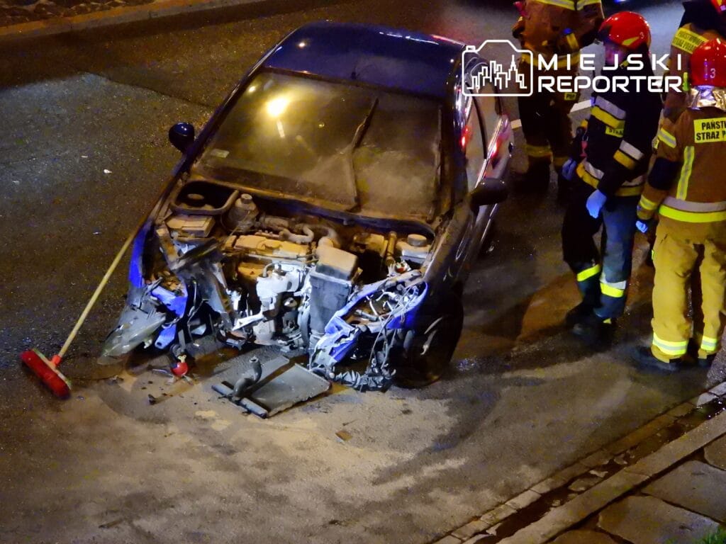 bir peugeot surucusu bariyerlere carpti ekipler olay yerinde calisiyordu 14117