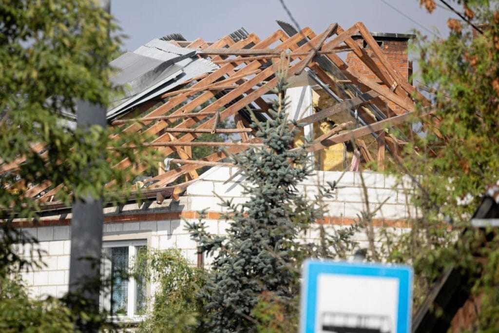 bir rus insansiz hava araci vyryki de evli bir ciftin evinin uzerine dustu trajediyi boyle onlediler perisan haldeler 10286