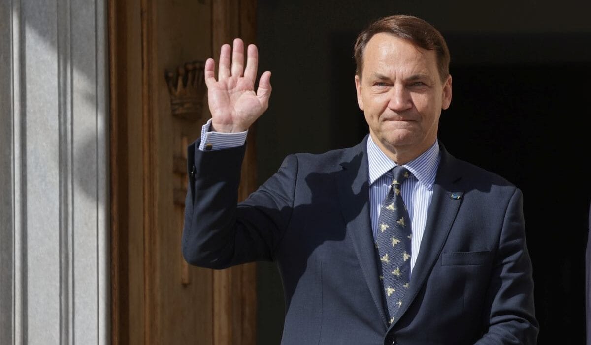 Bir rus politikacidan skandal sozler sikorski yi hitler e benzetti klinik rus dusmani 12661