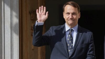 Bir rus politikacidan skandal sozler sikorski yi hitler e benzetti klinik rus dusmani 12661