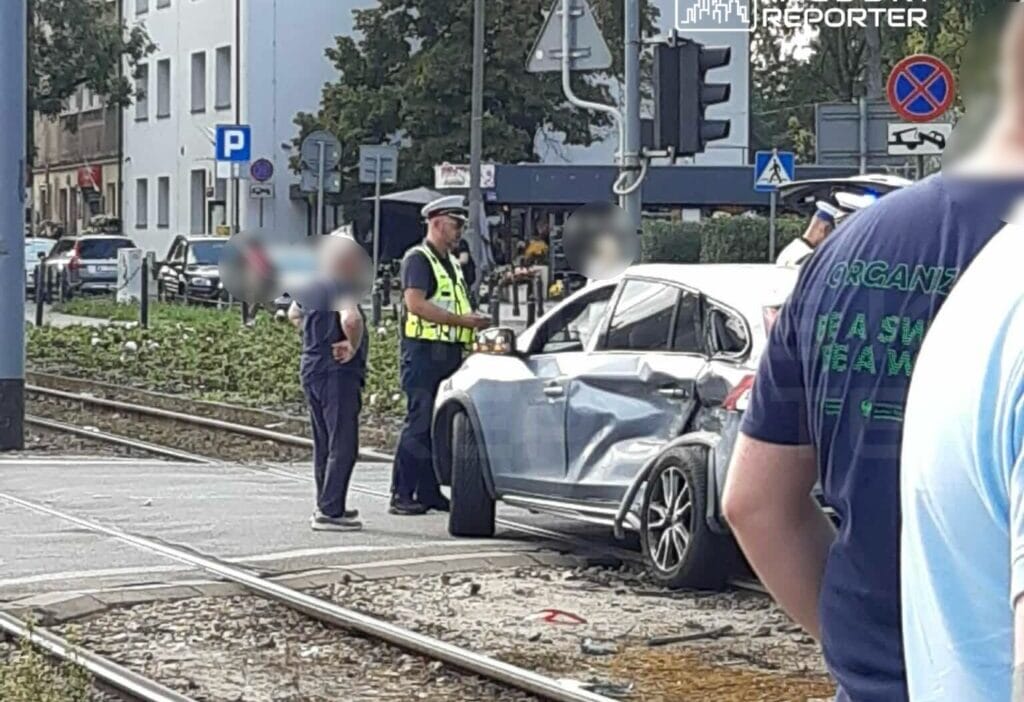 Bir volvo surucusu wola da tramvayin altina girdi 8624