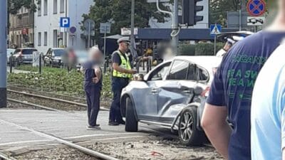 Bir volvo surucusu wola da tramvayin altina girdi 8624