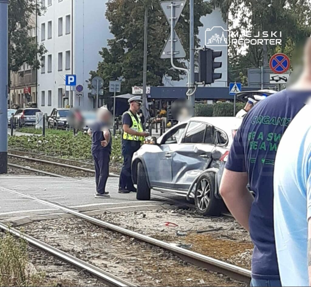 bir volvo surucusu wola da tramvayin altina girdi 8624