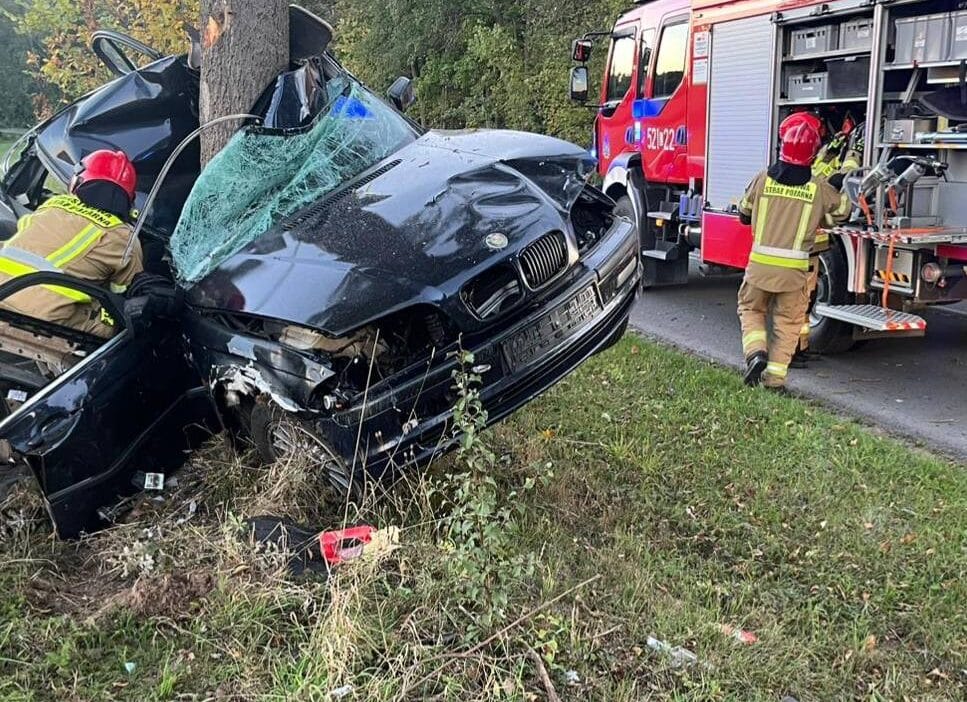 Bmw ağaca çarptı. 23 yaşındaki genç olay yerinde hayatını kaybetti 1 Bmw agaca carpti 23 yasindaki genc olay yerinde hayatini kaybetti 13376