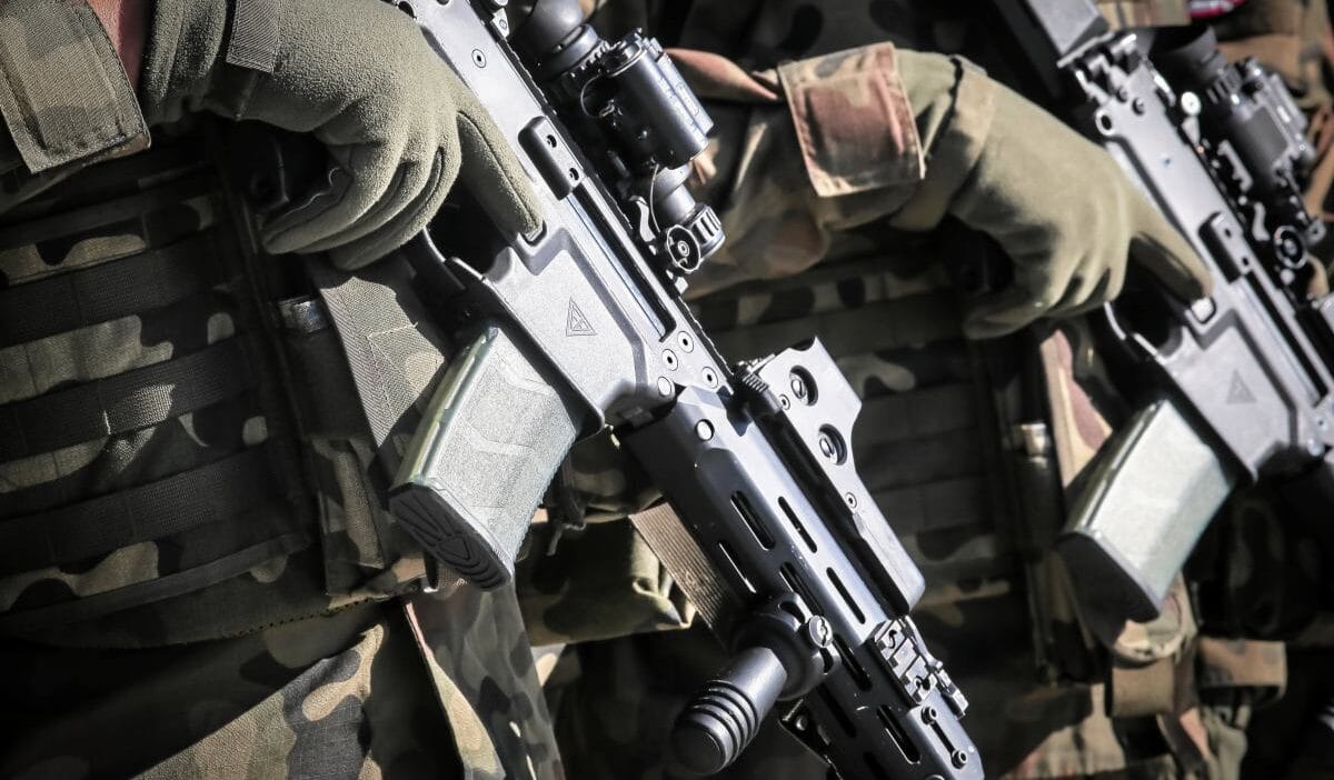 Bruksel sokaklarinda askerler belcika nin umutsuz karari kontrolu yeniden kazanmaliyiz 9575