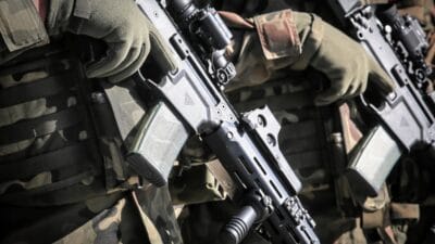 Bruksel sokaklarinda askerler belcika nin umutsuz karari kontrolu yeniden kazanmaliyiz 9575