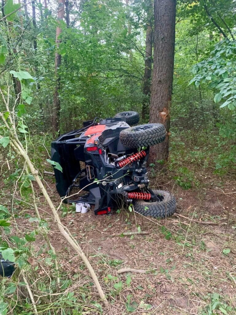 buggy aracinin surucusu kontrolu kaybederek bir agaca carpti biri arac tarafindan ezilen 4 kisi yaralandi 13715