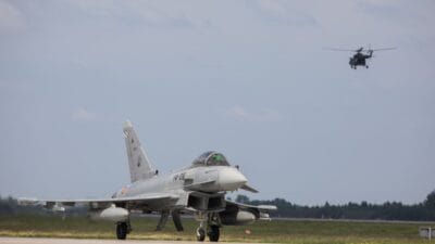 Büyük polonya'da güçlü gümbürtüler. "pencereler sallanıyordu", "bir an için dehşet kokusu vardı". 4 Buyuk polonya da guclu gumburtuler pencereler sallaniyordu bir an icin dehset kokusu vardi 9086