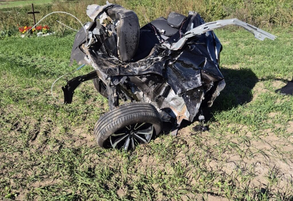 Çarpışmanın ardından araçlardan biri parçalara ayrıldı. Bir lpr helikopteri iniş yaptı 1 Carpismanin ardindan araclardan biri parcalara ayrildi bir lpr helikopteri inis yapti 12937