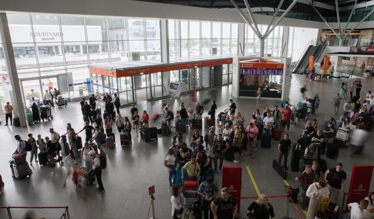 Chopin havaalani tek bir kelime yeterliydi 35 yasinda para cezasi ve ucaga binis yasagi 13445