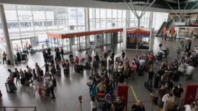 Chopin havaalani tek bir kelime yeterliydi 35 yasinda para cezasi ve ucaga binis yasagi 13445