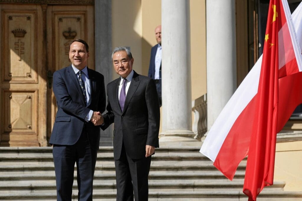 cin disisleri bakanligi yetkilisi sikorski ile gorusmesinin ardindan ortak bir aciklama yapilmasini istemedi herhangi bir sebep gosterilmedi 11229