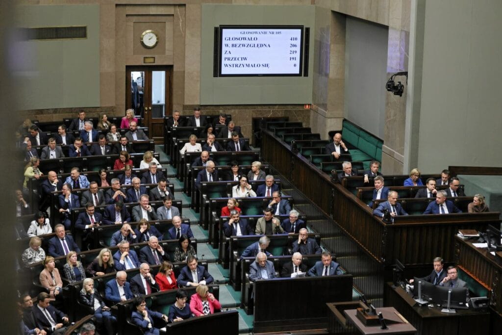cocuklarimiza karsi savas okullarda din dersi oylamasinin ardindan duygusal yorumlar 13385