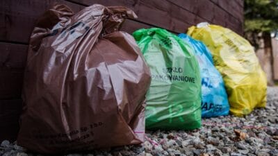 Cop torbalari icin yeni renk bu sefer mor olacaklar i clerine hangi copler girecek 11970