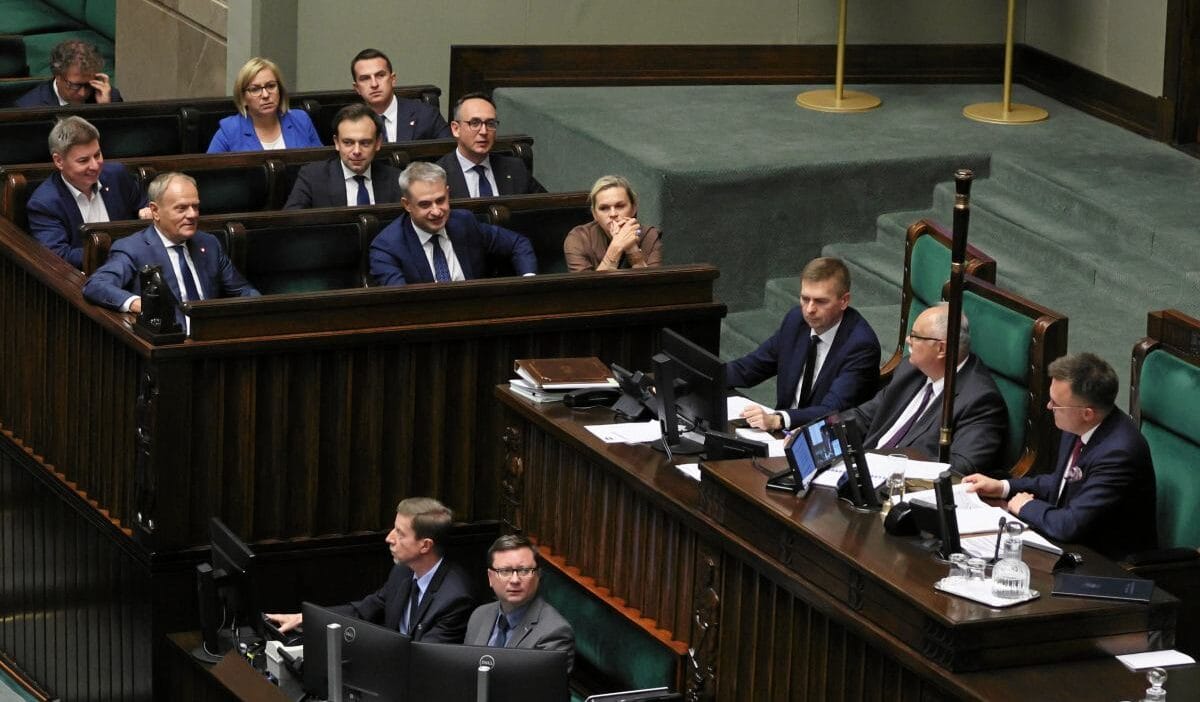 Cpk oylamasından sonra kaynıyor. "tusk kontrolünü kaybediyor", "tek kelimeyle utanç verici". 1 Cpk oylamasindan sonra kayniyor tusk kontrolunu kaybediyor tek kelimeyle utanc verici 13427