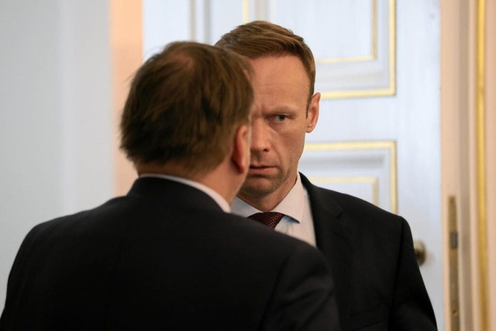 cumhurbaskanligi sarayi nda el sikisma mi mastalerek iddialara yanit veriyor bunun bir siniri var 8269