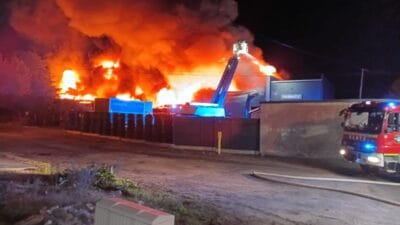 Czeladź'da büyük yangın. Belediye polisi bir uyarı yayınladı 2 Czelad da buyuk yangin belediye polisi bir uyari yayinladi 11481