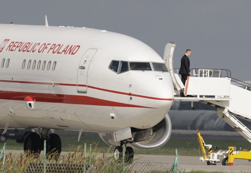 disisleri bakan yardimcisi nawrocki ile birlikte berlin ve paris e ucacak sikorski den bir yorum var 11226