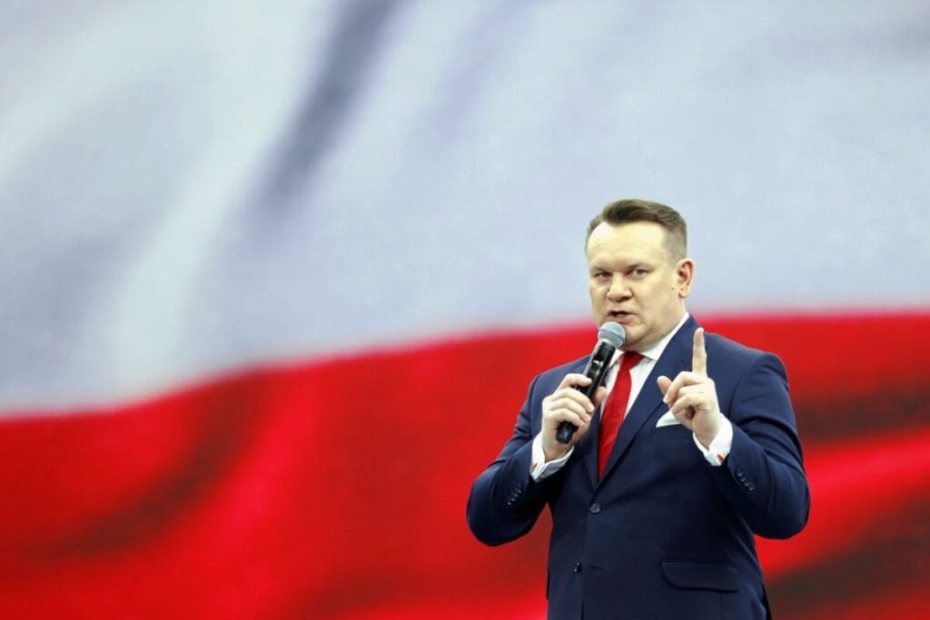 dominik tarczynski kitayi geri almak istiyor arka planda festivalde polisle yasanan catismalar 11100