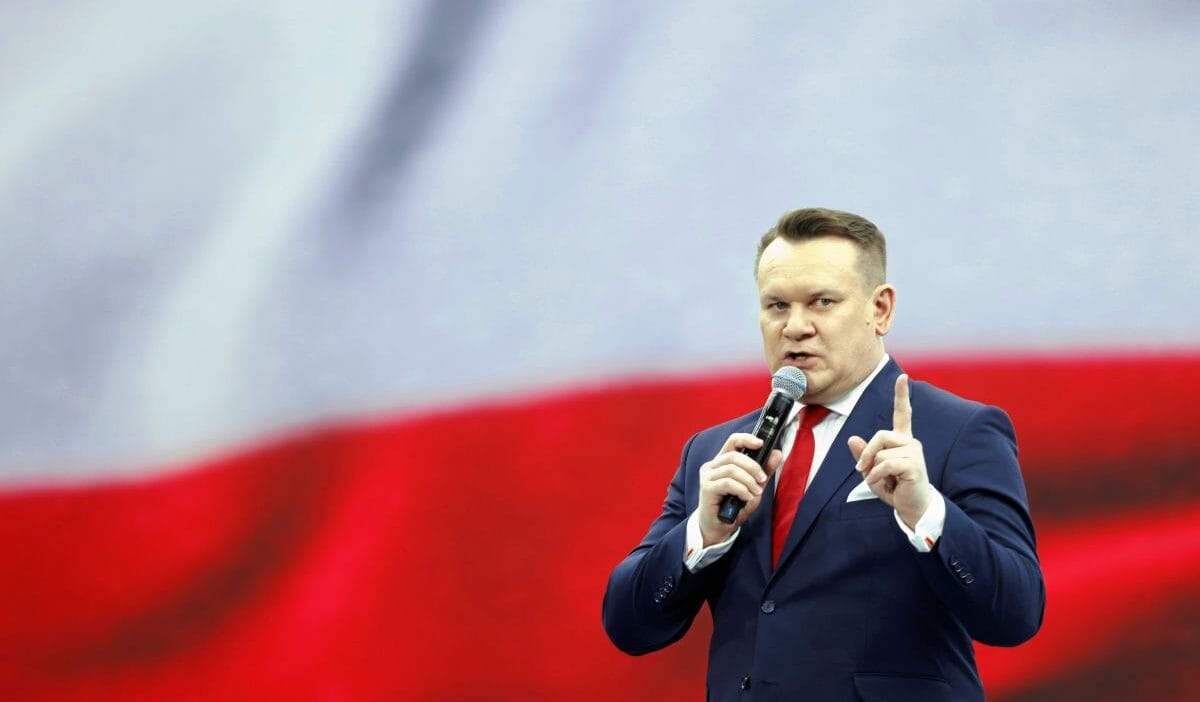 Dominik tarczynski 'kıtayı geri almak' istiyor. Arka planda festivalde polisle yaşanan çatışmalar 1 Dominik tarczynski kitayi geri almak istiyor arka planda festivalde polisle yasanan catismalar 11100