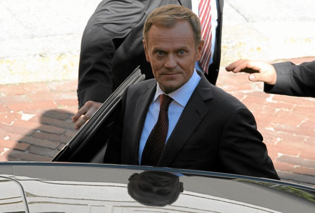 donald tusk in ailesinin arabasi calindi devlet koruma servisi nin burnunun dibinden kayboldu 10361