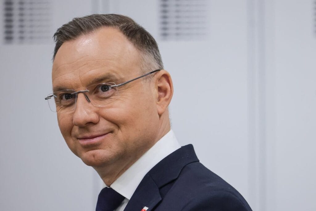 duda kitabi hakkinda buyuk bir olay yaratmak icin elinden geleni yapiyor cok israrci bir sekilde tanitimini yapiyor 12457