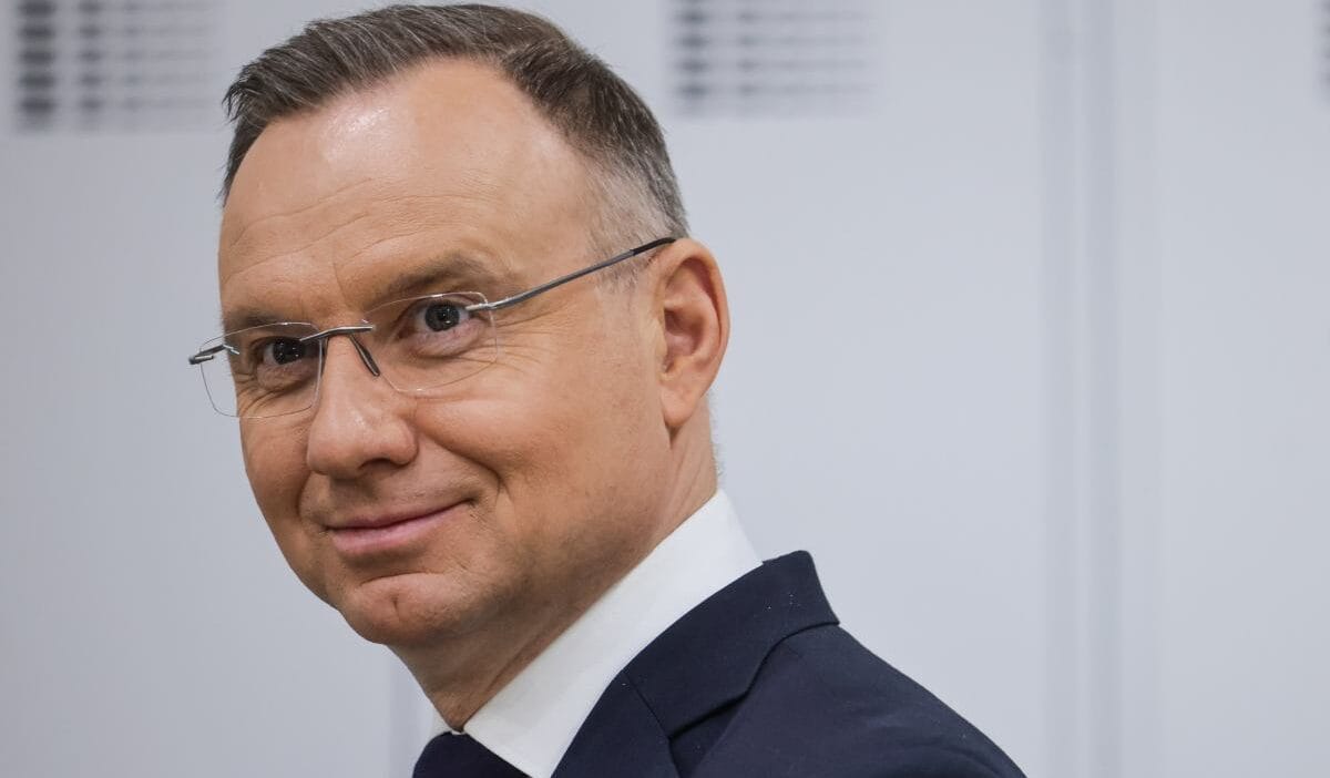 Duda kitabı hakkında büyük bir olay yaratmak için elinden geleni yapıyor. "çok ısrarcı bir şekilde tanıtımını yapıyor". 1 Duda kitabi hakkinda buyuk bir olay yaratmak icin elinden geleni yapiyor cok israrci bir sekilde tanitimini yapiyor 12457