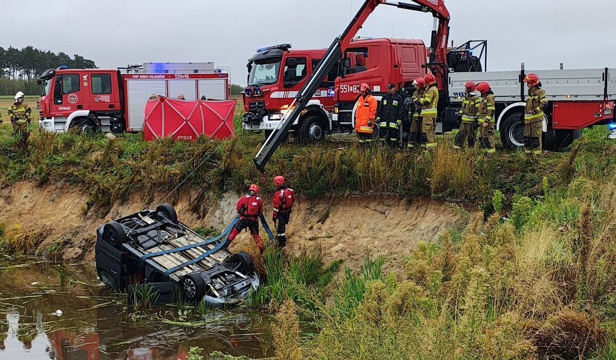 Ł�dzkie'de trajedi. Göletten bir araba çıkardılar. İçinde iki ceset vardı. 1 Dzkie de trajedi goletten bir araba cikardilar i cinde iki ceset vardi 9488