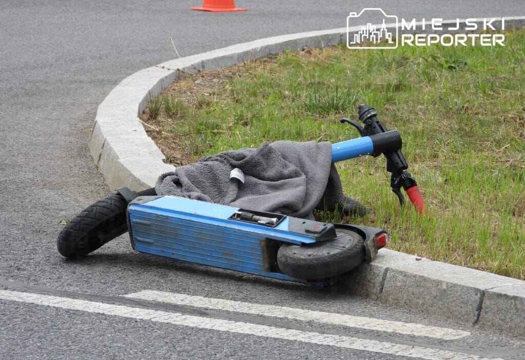 Elektrikli scooter kullanan 14 yaşındaki bir çocuk, 14 yaşındaki bir çocuğa çarparak olay yerinden kaçtı 1 Elektrikli scooter kullanan 14 yasindaki bir cocuk 14 yasindaki bir cocuga carparak olay yerinden kacti 11820