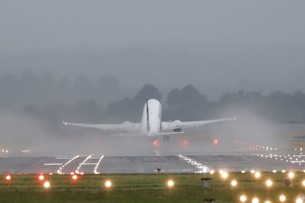 eski pilot ucus sirasinda ucagin motorlarini kapatmaya calisti bir mahkeme karari var 9974