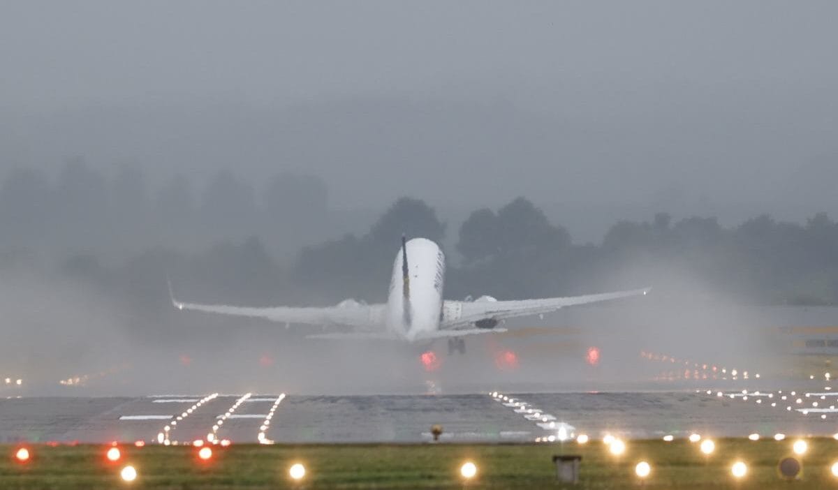 Eski pilot uçuş sırasında uçağın motorlarını kapatmaya çalıştı. Bir mahkeme kararı var. 1 Eski pilot ucus sirasinda ucagin motorlarini kapatmaya calisti bir mahkeme karari var 9974
