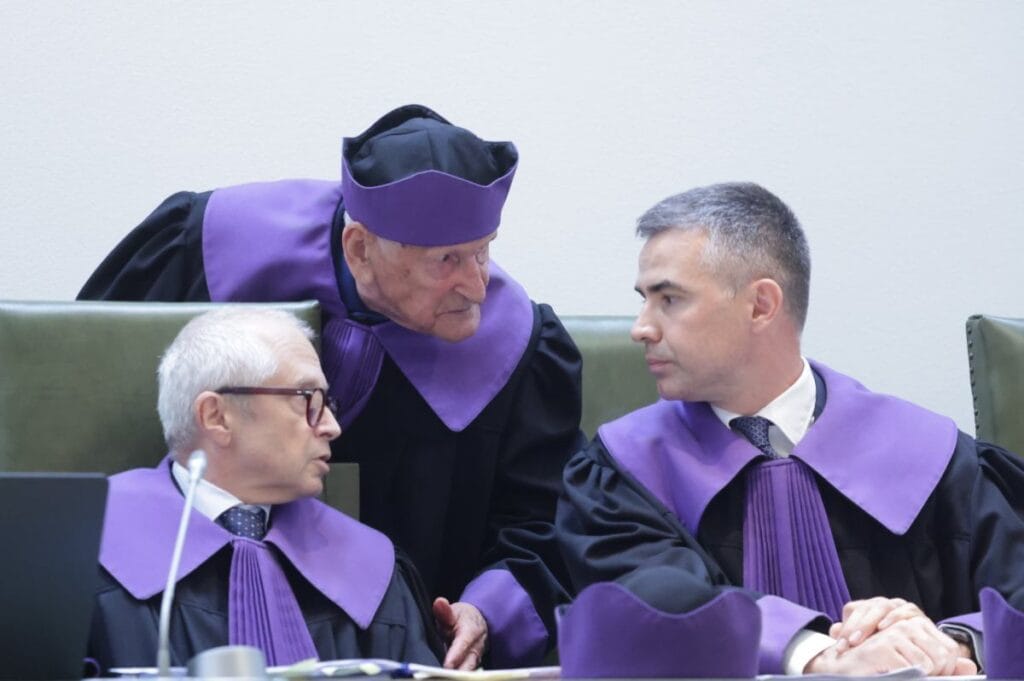 eyalet mahkemesi bir tartismanin ardindan yeni bir son tarih belirledi soz konusu olan manowska nin dokunulmazligi 8828