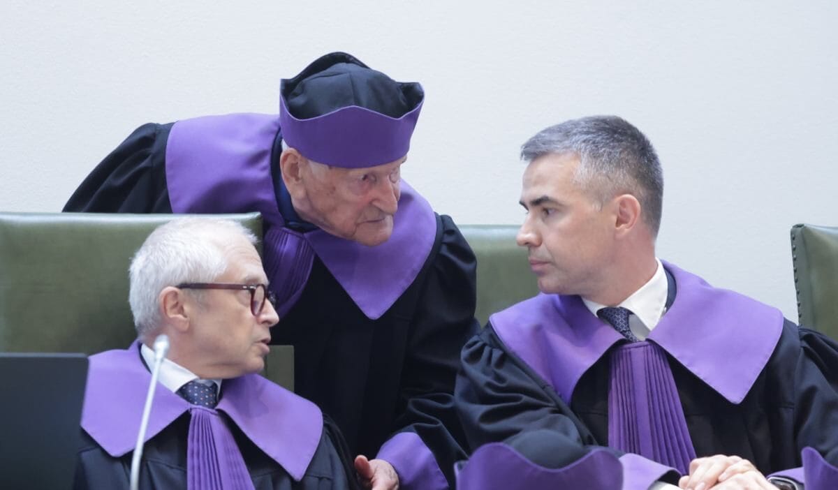 Eyalet mahkemesi bir tartismanin ardindan yeni bir son tarih belirledi soz konusu olan manowska nin dokunulmazligi 8828