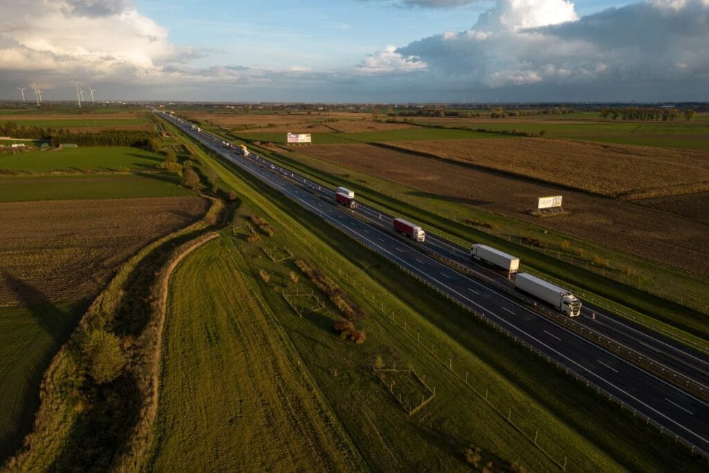 formula 1 araciyla otoyollarda hizla ilerliyordu hayalet surucu polis tarafindan tutuklandi 9836