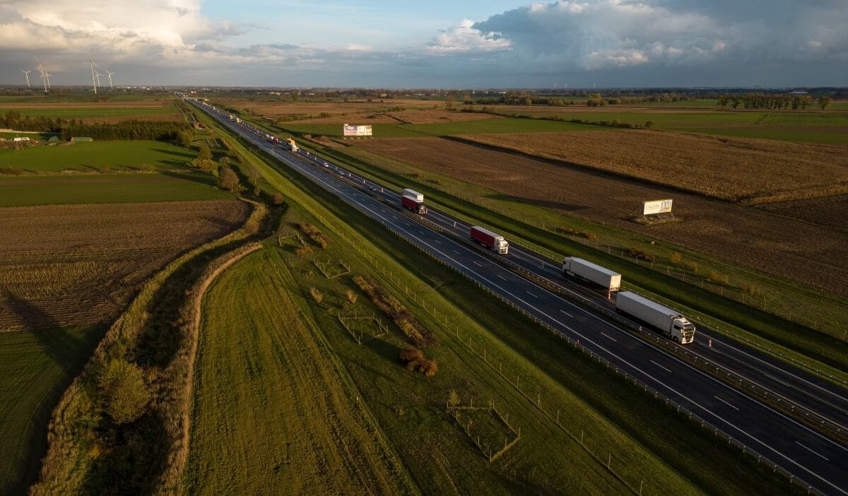 Formula 1 araciyla otoyollarda hizla ilerliyordu hayalet surucu polis tarafindan tutuklandi 9836