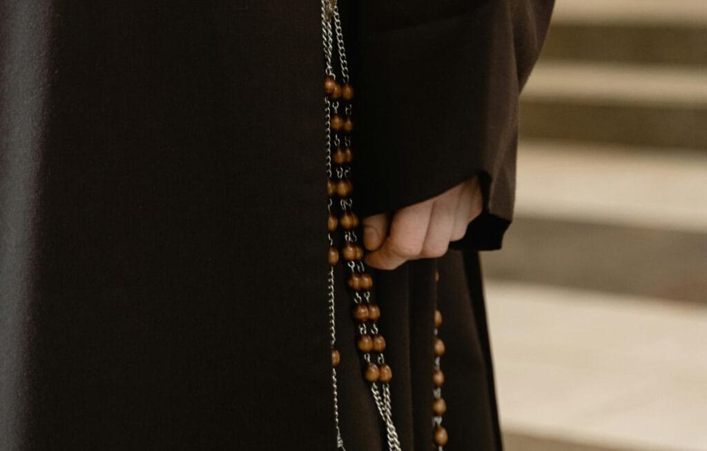 fransa 14 kisi polonyali rahip tarafindan magdur edildigini iddia ediyor 9359