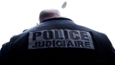 Fransa'da polis bıçaklı bir adamı vurdu. Medya: "allahu ekber" diye bağırdı. 3 Fransa da polis bicakli bir adami vurdu medya allahu ekber diye bagirdi 8636