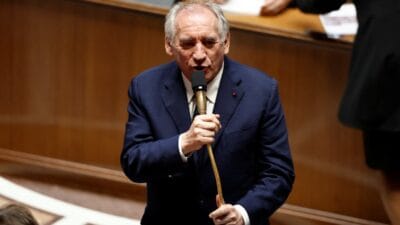 Fransa daki siyasi kriz derinlesiyor bayrou hukumeti coktu 9842