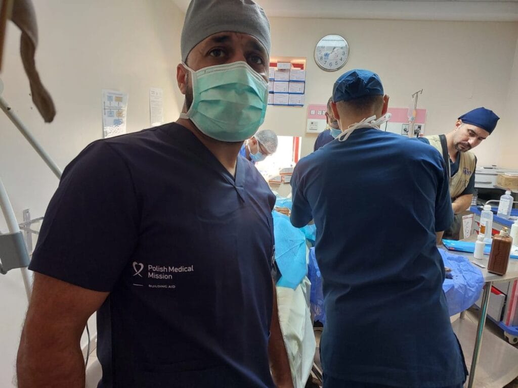 gazzeli doktor meslektaslarimiz cok ac olduklari icin ameliyatlari durduruyor her seye ihtiyacimiz var 10662