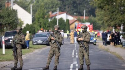 General drone saldırısı hakkında. "bunun bir kısmı polonya'ya adanabilirdi". 2 General drone saldirisi hakkinda bunun bir kismi polonya ya adanabilirdi 10190
