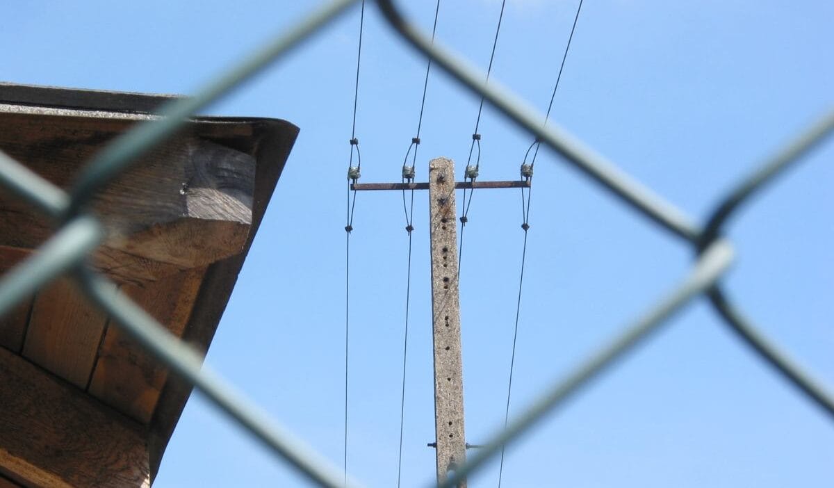 Grudziadz'da dramatik sahneler. Kadın elektrik direğine tırmandı ve düştü 1 Grudziadz da dramatik sahneler kadin elektrik diregine tirmandi ve dustu 9617