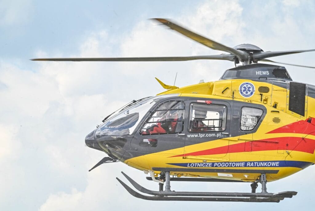 hava ambulansi icin yargilayici bir gun ma opolska da 5 yasinda bir cocuk otobusun altinda kaldi lubuskie de de yaralilar var 9491