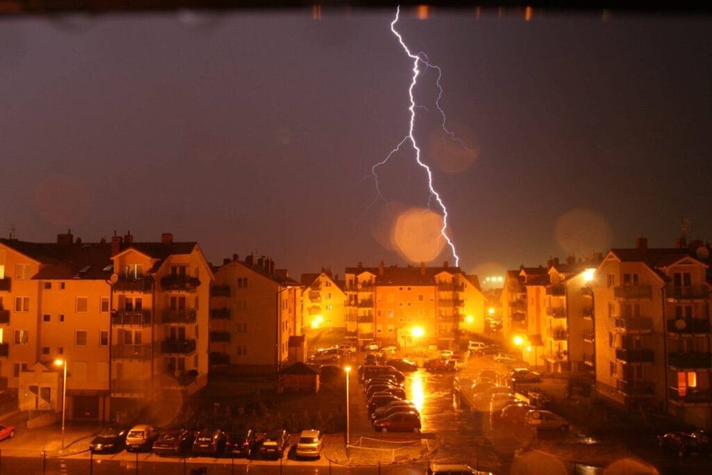 hava durumu cilgina donuyor imgw sinoptikleri sicaklik gok gurultulu firtina ve dolu yagisi ongoruyor 8441