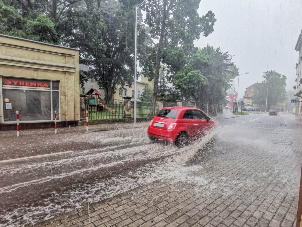 hava kosullarinda tehlikeli degisim imgw cesitli bolgelerde yasayanlari uyardi 11325