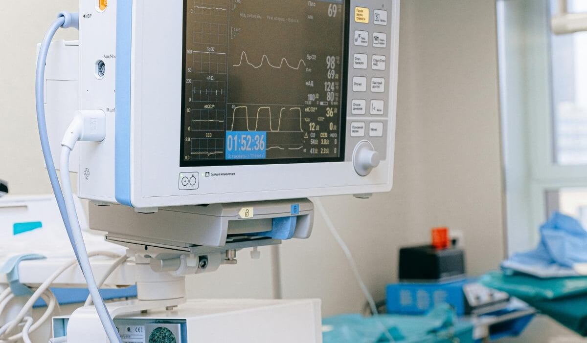 Hindistan yeni dogmus bir bebegin vucudunda iki bicimlenmemis cenin bulundu 9326