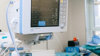 Hindistan yeni dogmus bir bebegin vucudunda iki bicimlenmemis cenin bulundu 9326