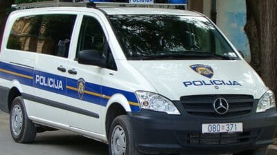 Hirvatistan da polonyalilarin karistigi trajedi olen 67 yasindaki polonyalinin kiz kardesi onu sikistirdilar kendini savunamadi 8495