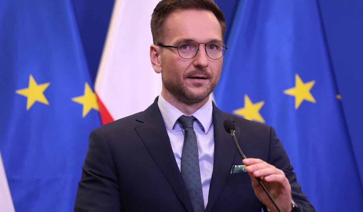 Hukuk ve adalet milletvekilinin arabasina havali tufekle ates acildi bir fotograf gosterdi 11250