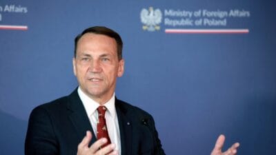 Hukumet baskan cekismesi devam ediyor sikorski nawrocki ile alay ediyor 11400